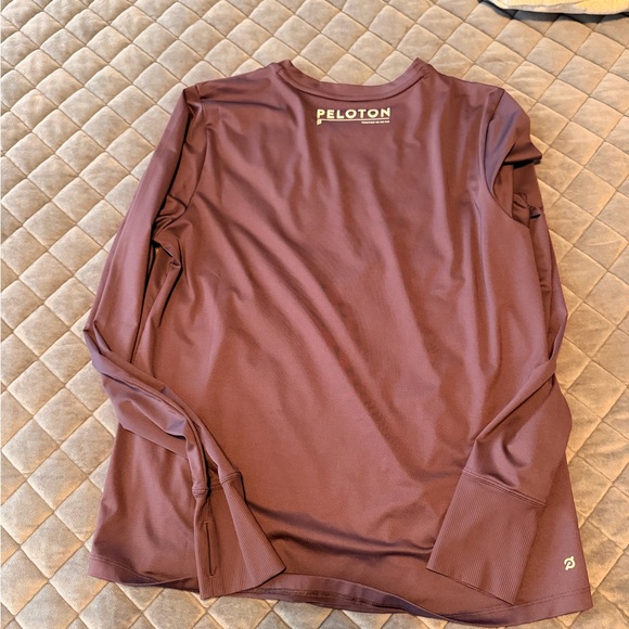 {Peloton} - Picture 2 of 2